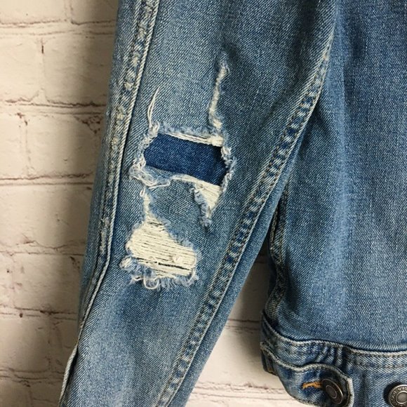 Old Navy Distressed Jean Jacket M Patched Frayed Destroyed Denim Trucker - Picture 4 of 9